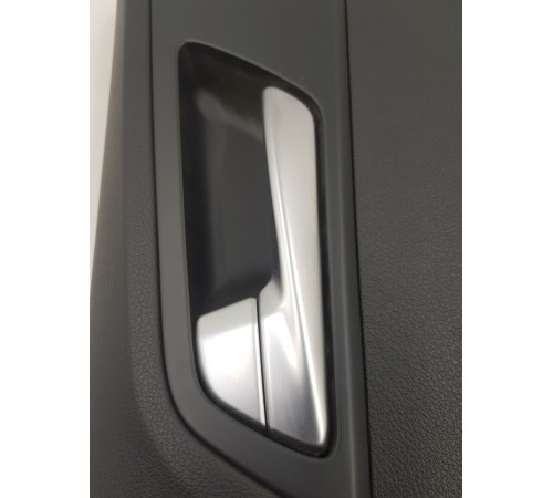 Обшивка двери задняя левая в сборе