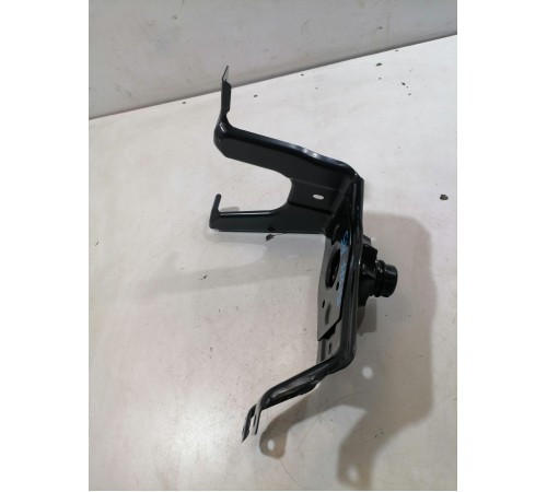 Гайка (кронштейн) крепления запасного колеса