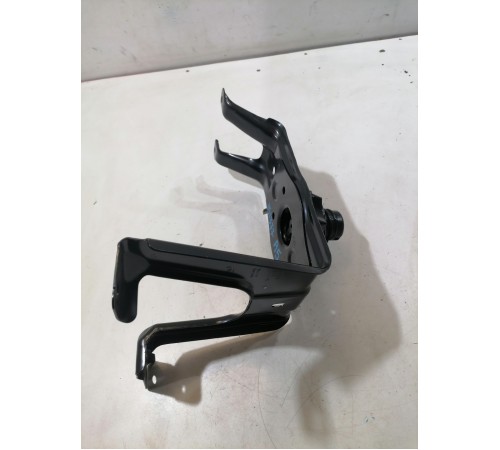 Гайка (кронштейн) крепления запасного колеса