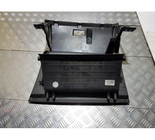 Бардачок перед. прав.