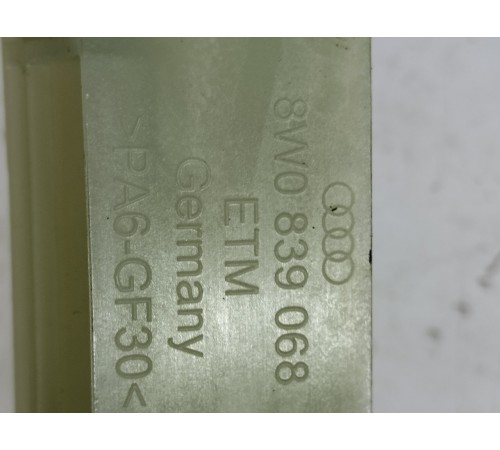 Направляющая стекла(задняя правая)