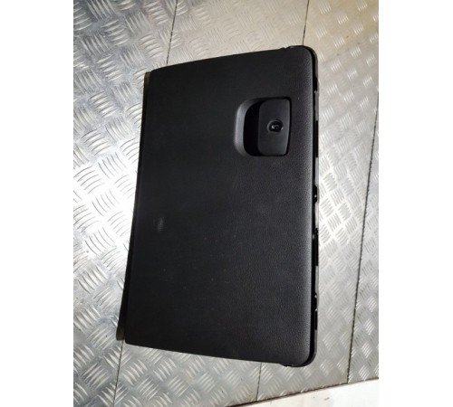 Бардачок перед. прав.