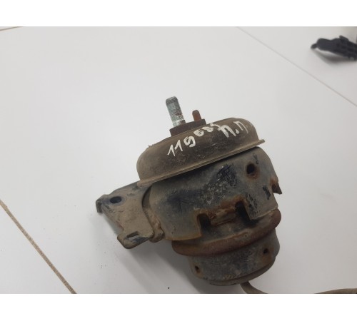 Подушка крепления двигателя правая