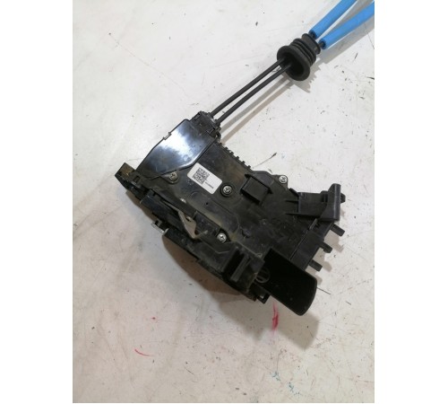 Замок двери передний левый