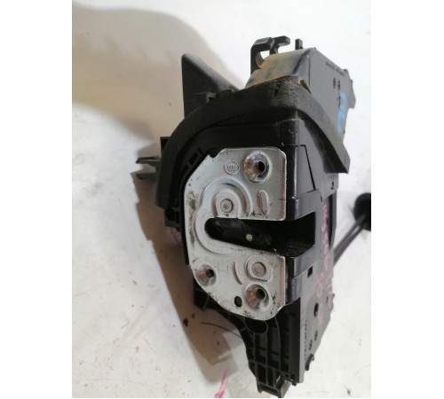 Замок двери передний левый