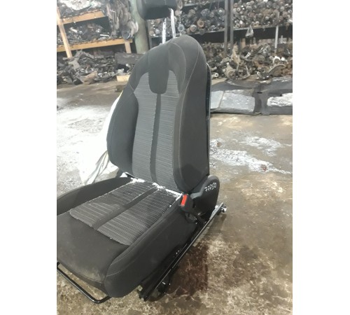 Сиденье (переднее, правое)