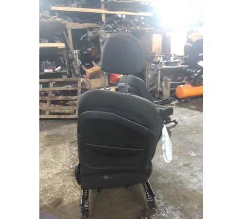 Сиденье (переднее, правое)