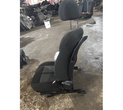 Сиденье (переднее, правое)