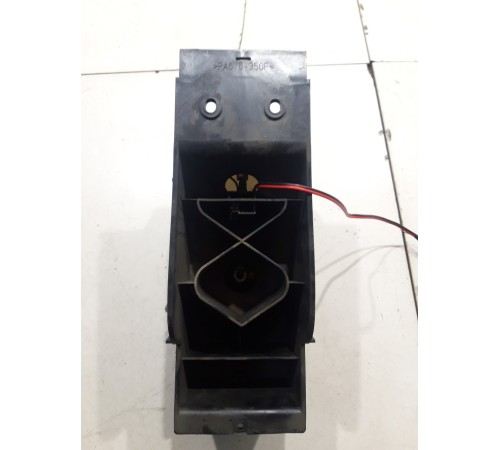 Плафон внутреннего освещения салона левый