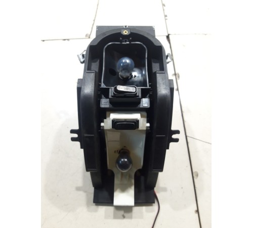 Плафон внутреннего освещения салона левый