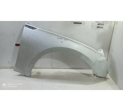 Крыло переднее правое