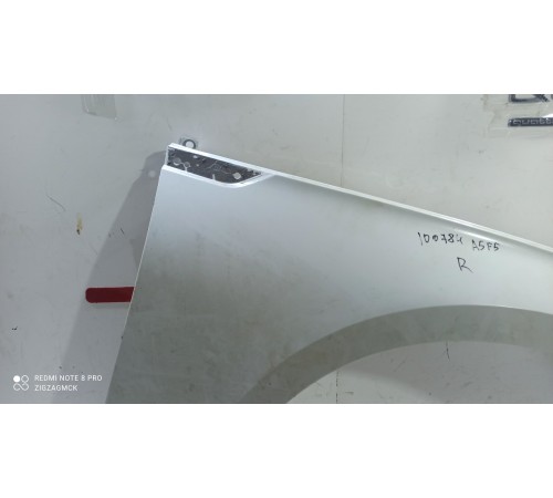 Крыло переднее правое