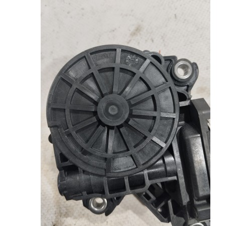 Доводчик двери (задний левый)