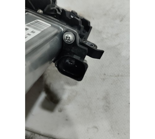 Доводчик двери (задний левый)