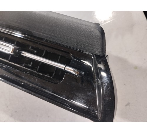 Воздушный дефлектор салона передний