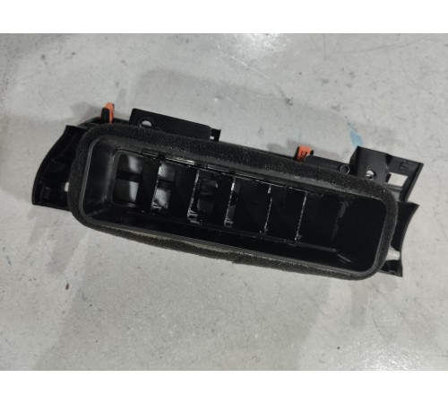 Воздушный дефлектор салона передний