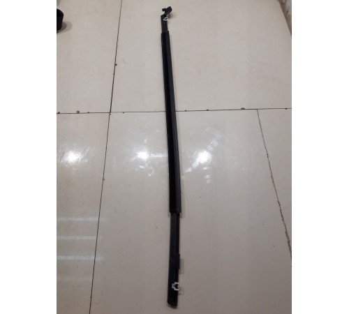 Молдинг стекла(передний правый)