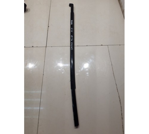 Молдинг стекла(передний правый)