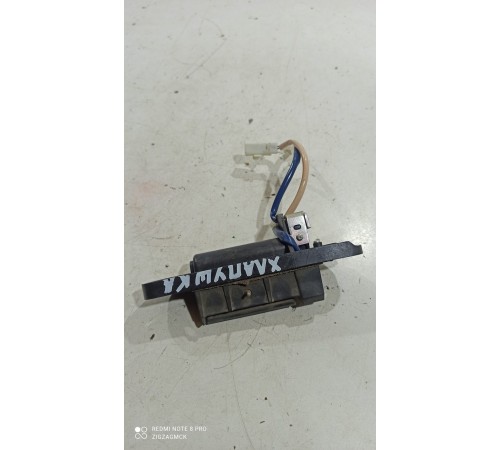 Кнопка открывания багажника