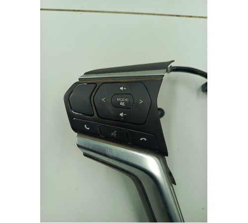 Кнопки руля многофункциональные