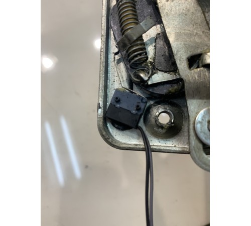 Замок двери багажника