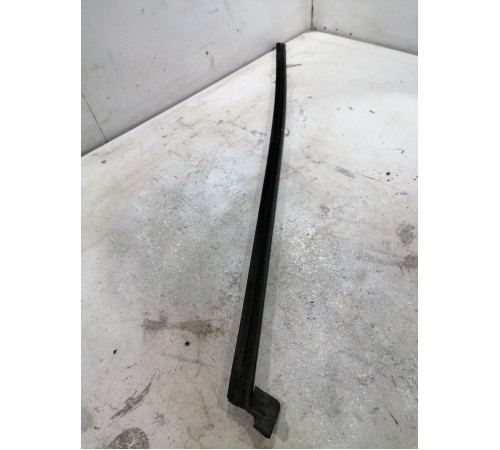 Молдинг стекла задний правый