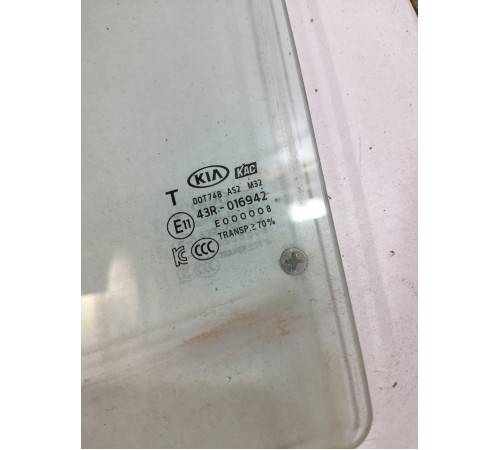 Стекло двери заднее левое