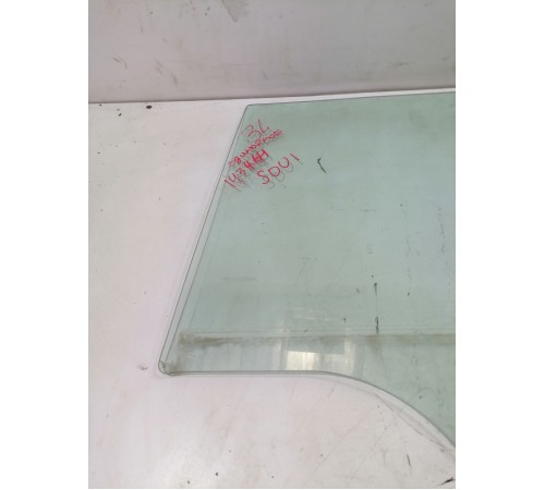 Стекло двери заднее левое
