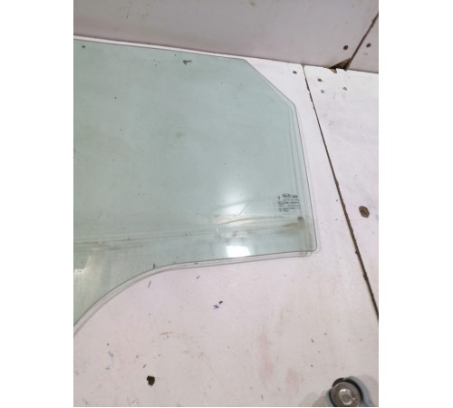 Стекло двери заднее левое