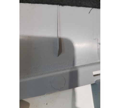 Накладка центральной стойки левая