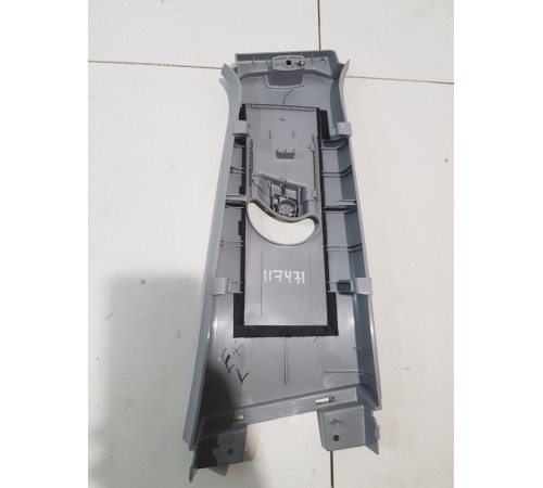 Накладка центральной стойки левая