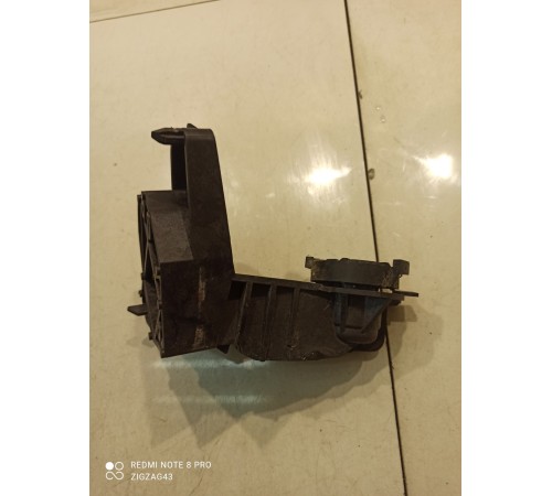 Основание бокового зеркала заднего вида(переднее правое)