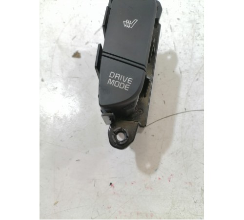 Кнопка обогрева сиденья и режима вождения