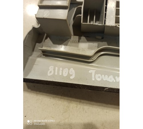 Накладка центральной стойки(правая)