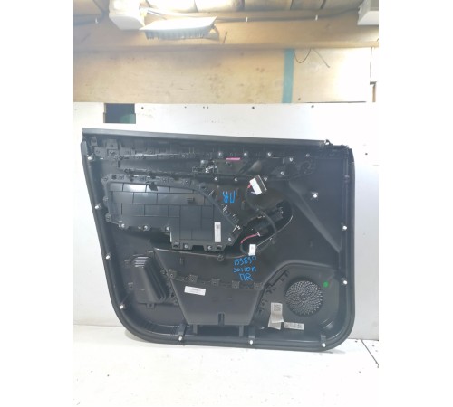 Обшивка двери передняя правая