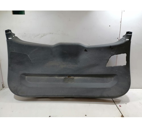 Обшивка крышки багажника