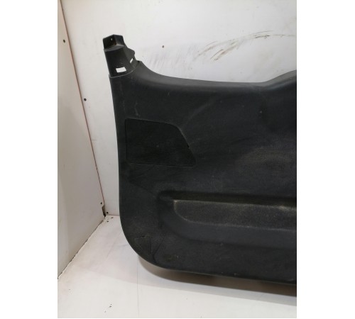 Обшивка крышки багажника