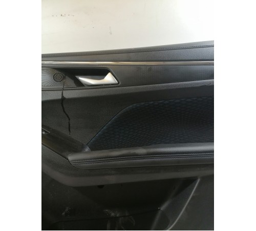 Обшивка двери передняя правая