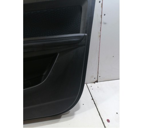 Обшивка двери передняя правая