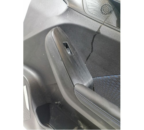 Обшивка двери передняя правая