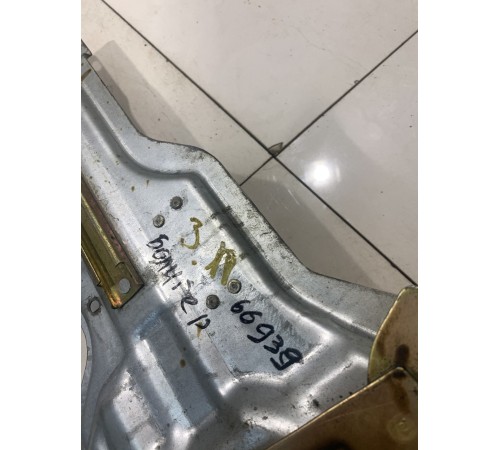 Стеклоподъемник (задний, правый)