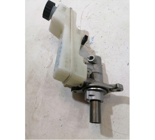 Главный тормозной цилиндр с бачком