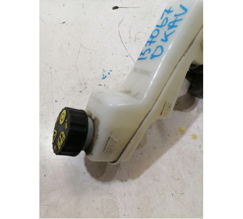 Главный тормозной цилиндр с бачком