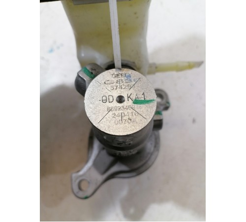 Главный тормозной цилиндр с бачком