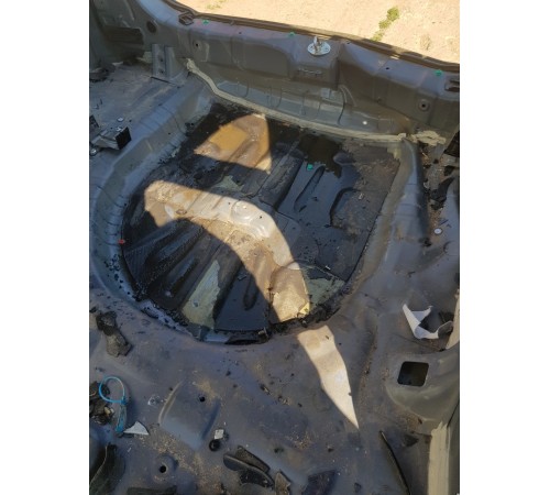 Ниша багажника (запасного колеса)