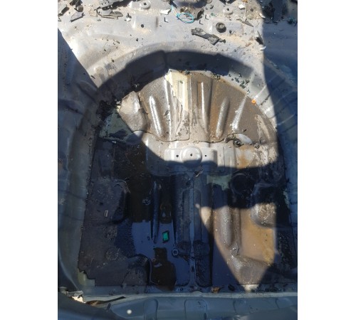 Ниша багажника (запасного колеса)