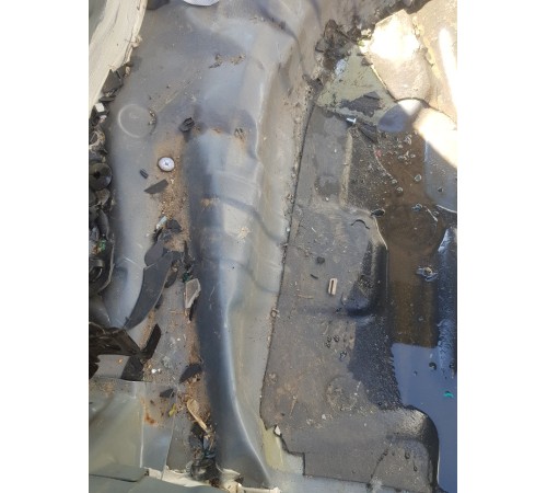 Ниша багажника (запасного колеса)