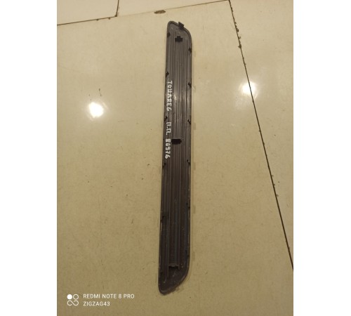 Накладка порога (передняя правая)