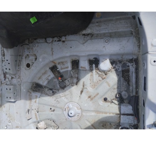 Ниша багажника запасного колеса