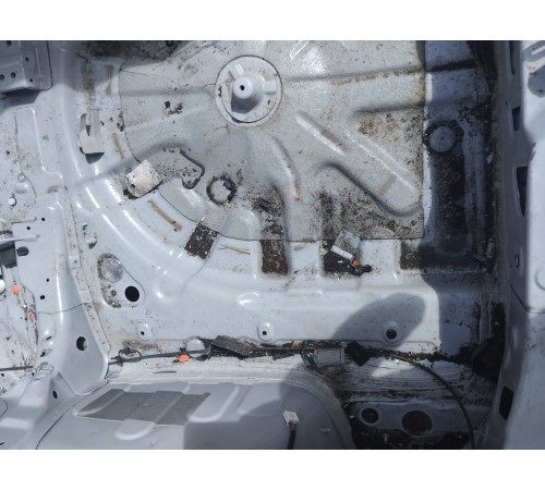 Ниша багажника запасного колеса